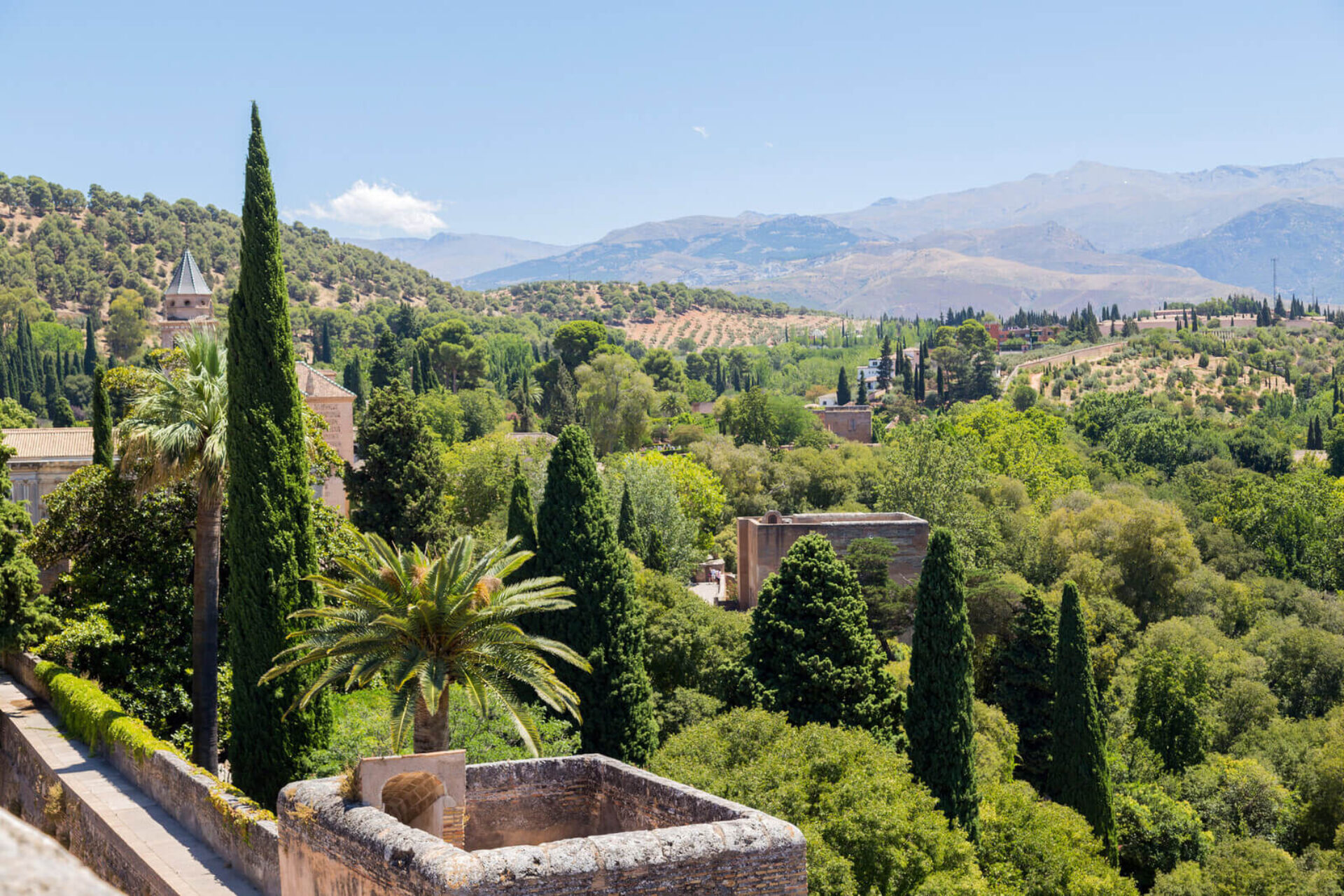 Paisaje de la Alpujarra granadina y Sierra Nevada, una de las mejores cosas que hacer cerca de Granada